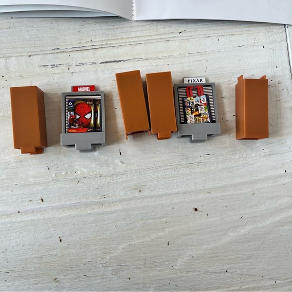 Zuru Mini Brands Mini Disney Store Edition Display Piece Replacement Piece - Picture 1 of 3